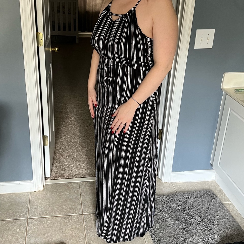 1XL Black and White Dress.